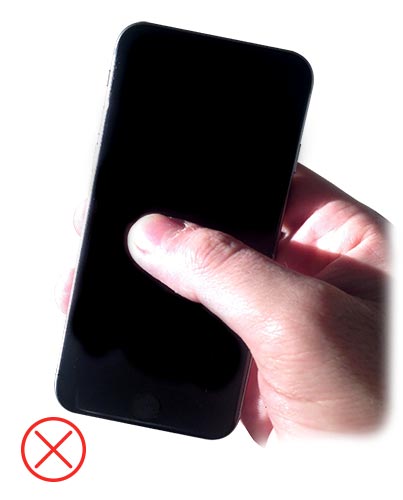 Non impugnare il tuo iPhone con altri oggetti